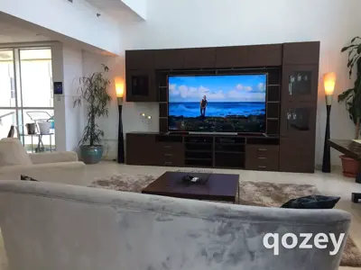 Penthouse Maids Room in Huge Duplex apt, ensuite bathroom, 50inch TV