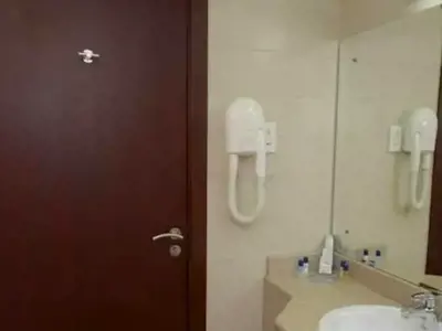 Bed space for Indian executive in Discovery Gardens