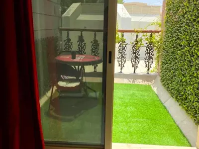 Private Room for Lady near Kite Beach