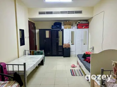 Executive Bedspace with attached Balcony. Only 7 people in whole 3BHK Flat