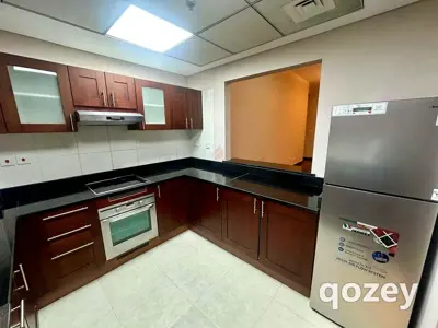 Room With Partition in Dubai Marina