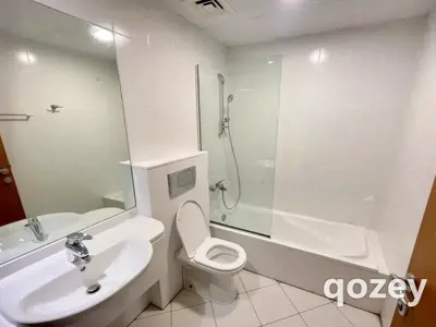 Room With Partition in Dubai Marina