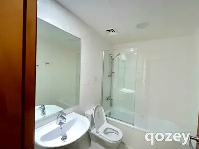 Room With Partition in Dubai Marina