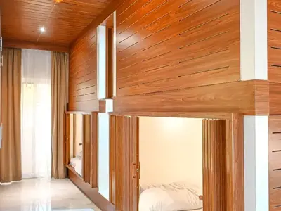 Luxury Capsule Bed space in Al Muraqqabat