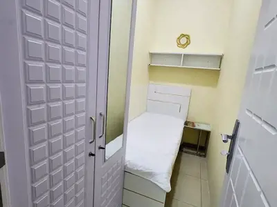 Room With Partition in Bur Dubai