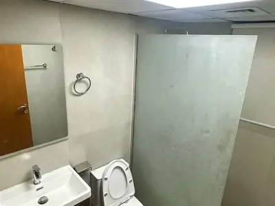 Partition room marina near Metro