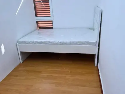 Partition in Discovery Gardens