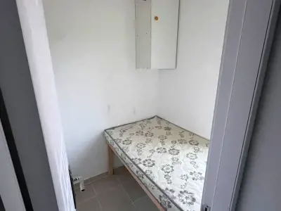 Room With Partition in Discovery Gardens