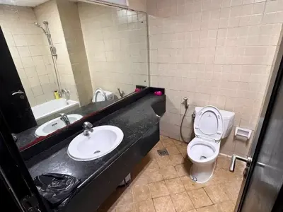 Room With Partition in Discovery Gardens