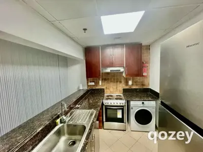 Cozy partition room in Discovery Gardens