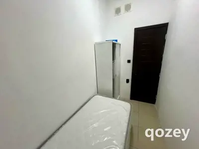 Cozy partition room in Discovery Gardens