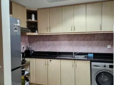 Spacious Private Room in Discovery Gardens