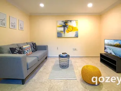 Chic Urban Room for Single Male in JVC