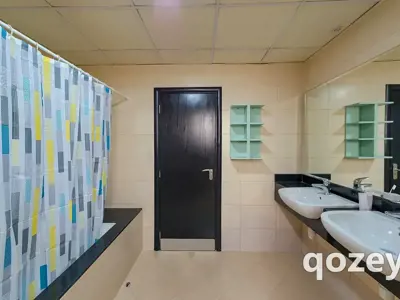 Chic Urban Room for Single Male in JVC