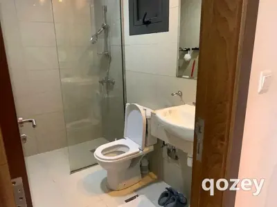 Premium Bedspace in Master Bedroom for Females