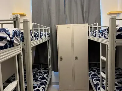 Bed space available for men in Muhaisnah