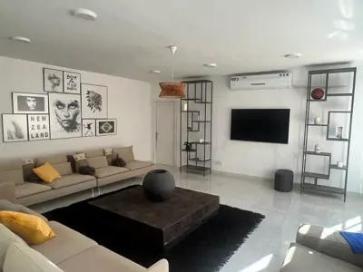 Private Room in Jumeirah 3