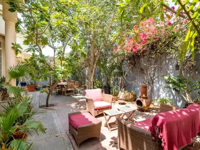Spacious Room in Beautiful Villa near Beach