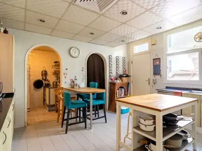 Spacious Room in Beautiful Villa near Beach