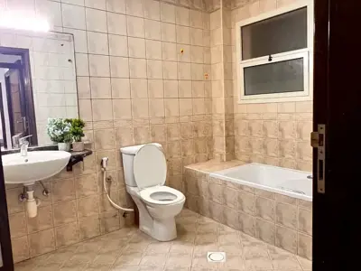 Ladies bed space in DIFC