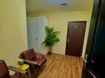 Executive Bed Space for Male and Female Near insurance market Metro Station
