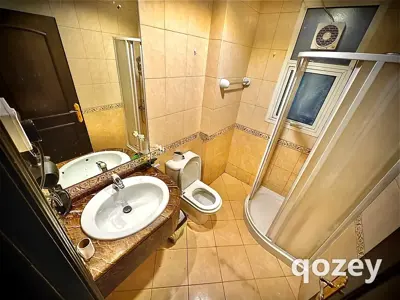 Executive Bed Space for Male and Female Near insurance market Metro Station